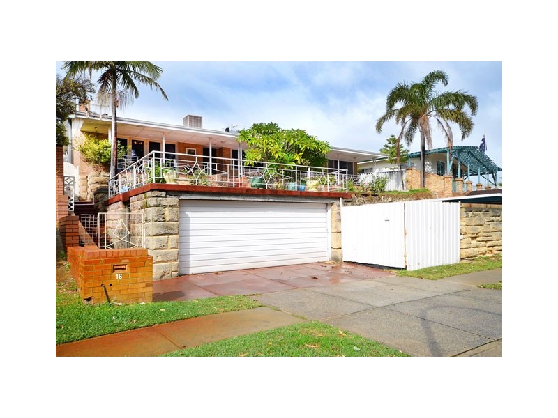 16 Buxton Road, Wembley Downs WA 6019