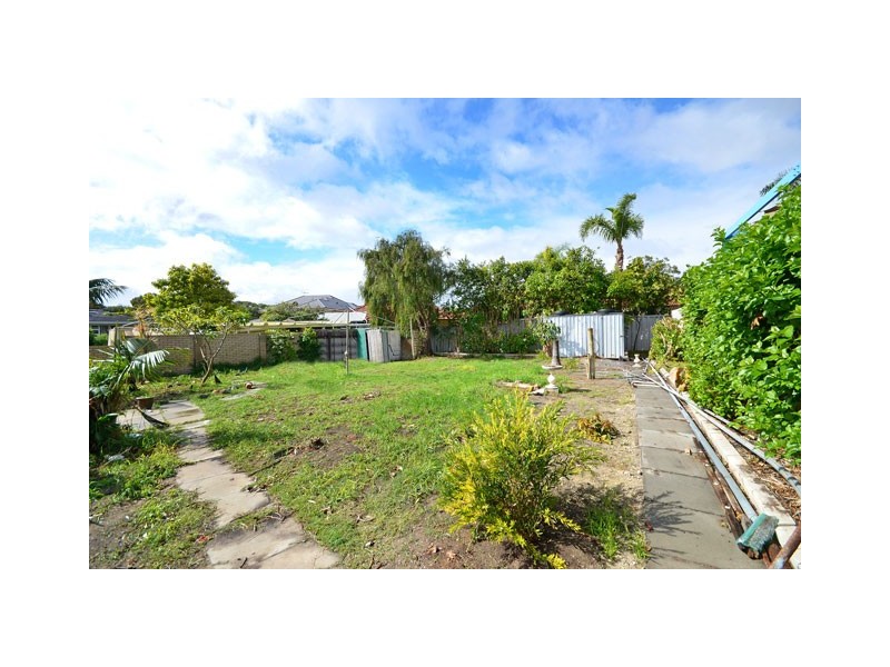 16 Buxton Road, Wembley Downs WA 6019