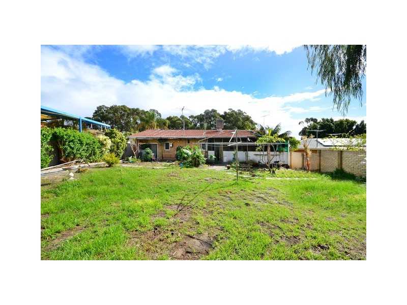 16 Buxton Road, Wembley Downs WA 6019
