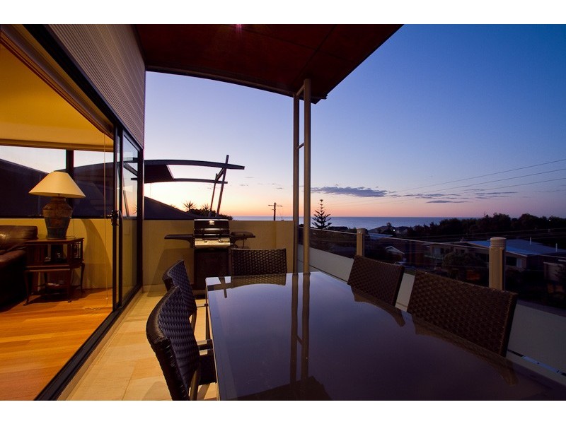 9b Cobb Street, City Beach WA 6015