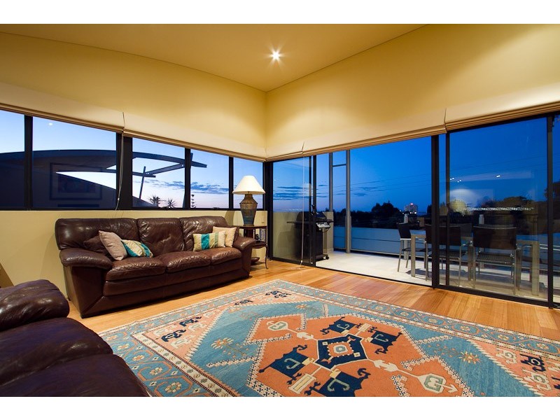 9b Cobb Street, City Beach WA 6015