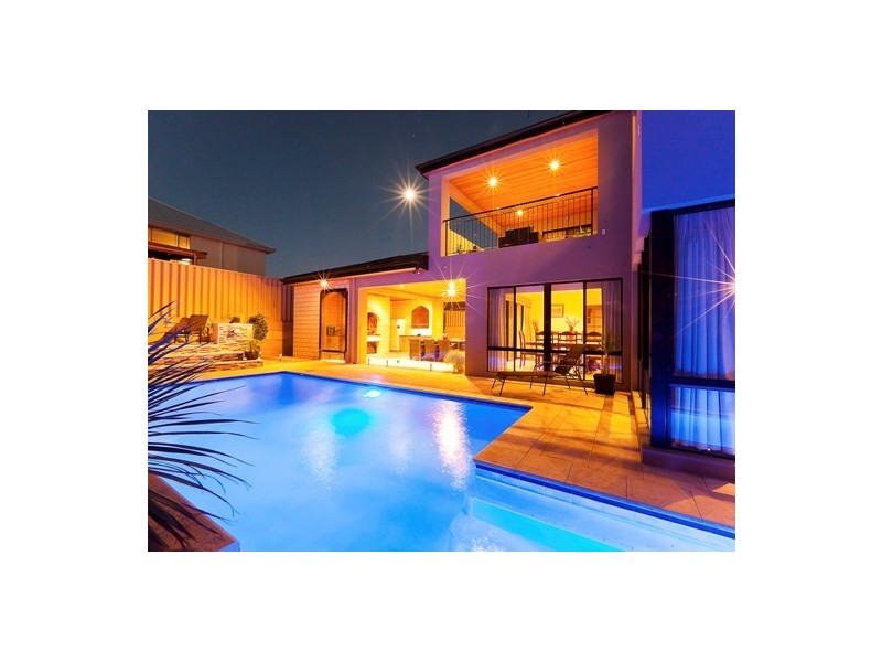 10 St Lucia Road, Iluka WA 6028