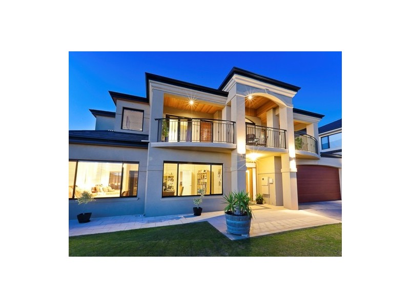 10 St Lucia Road, Iluka WA 6028