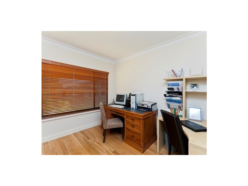 10 St Lucia Road, Iluka WA 6028