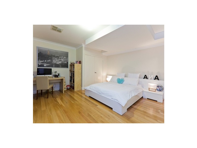 10 St Lucia Road, Iluka WA 6028