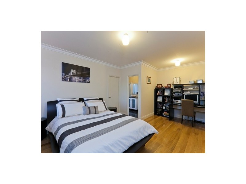 10 St Lucia Road, Iluka WA 6028