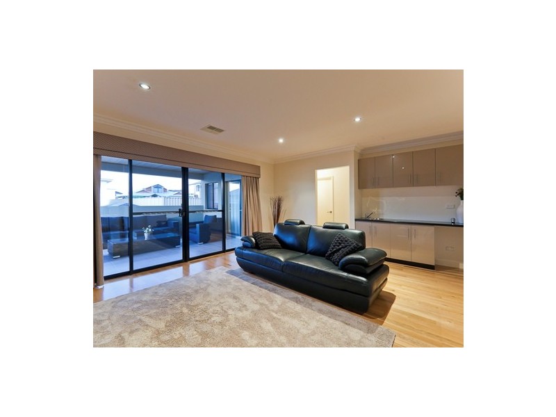 10 St Lucia Road, Iluka WA 6028