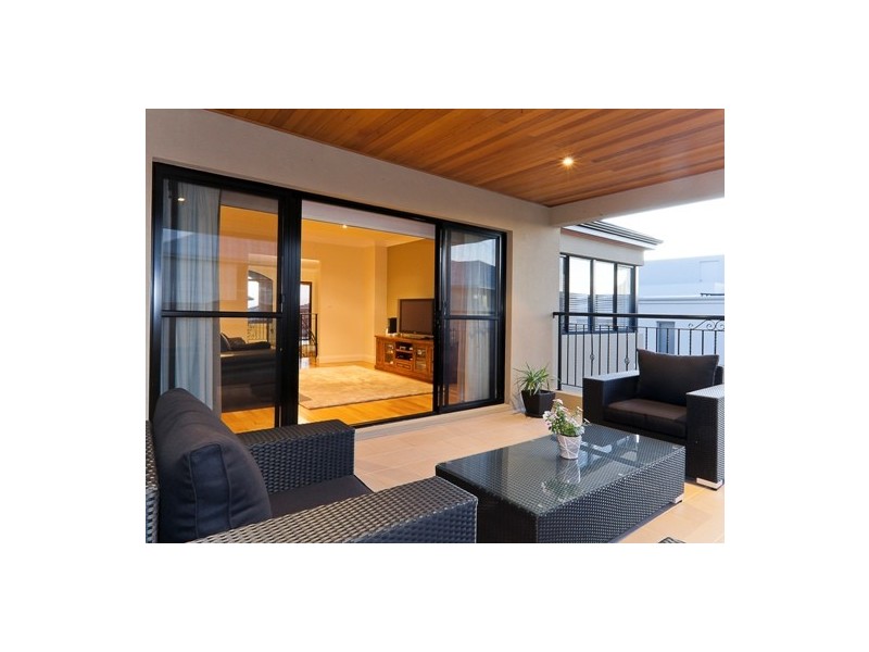 10 St Lucia Road, Iluka WA 6028