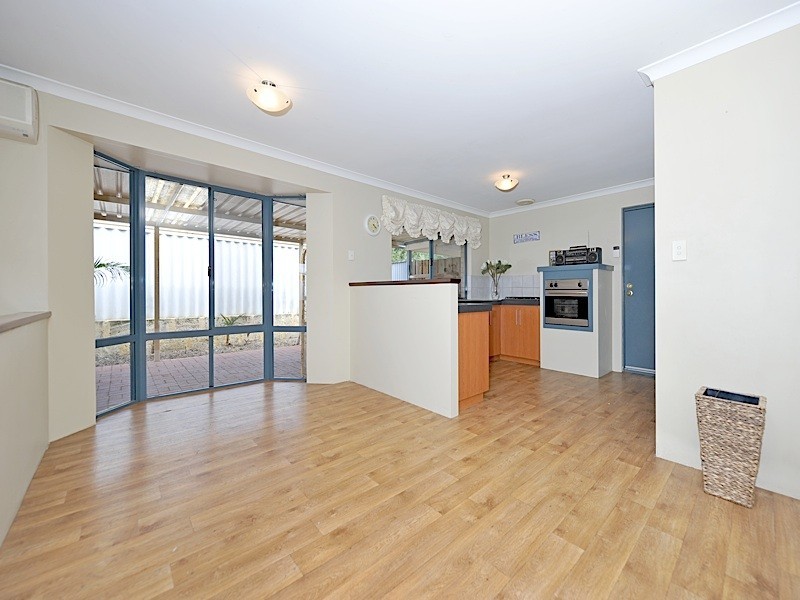 8 Barcoo Close, Sinagra WA 6065