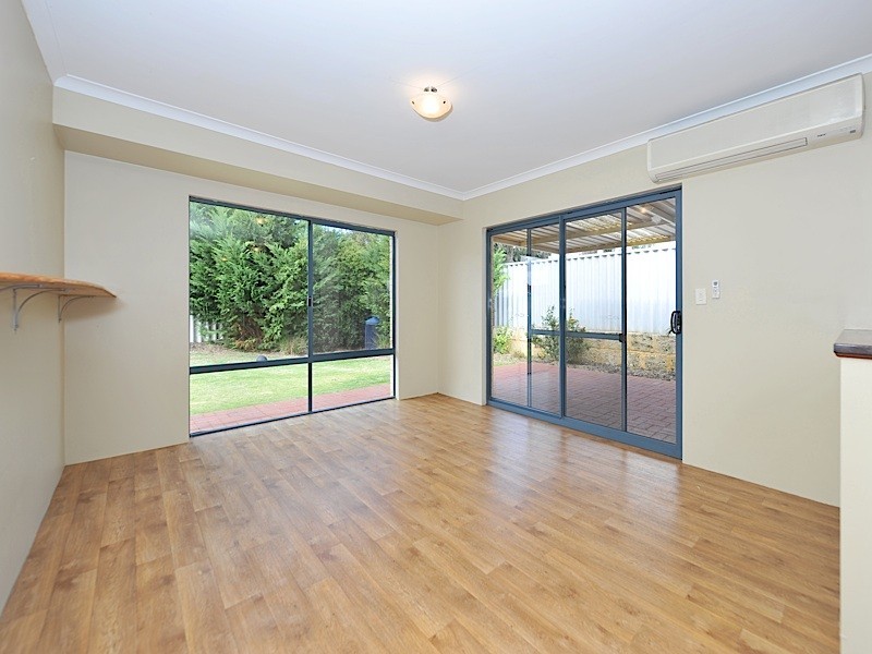 8 Barcoo Close, Sinagra WA 6065