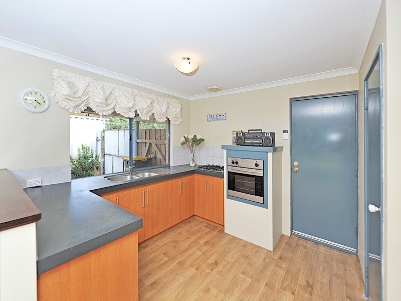 8 Barcoo Close, Sinagra WA 6065