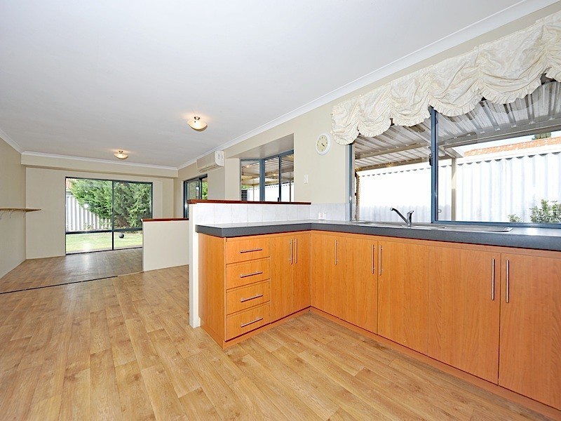 8 Barcoo Close, Sinagra WA 6065