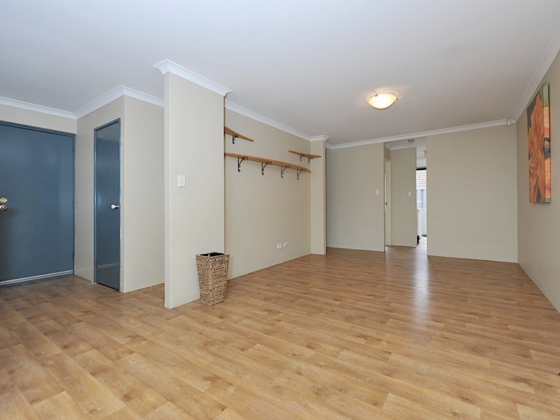 8 Barcoo Close, Sinagra WA 6065