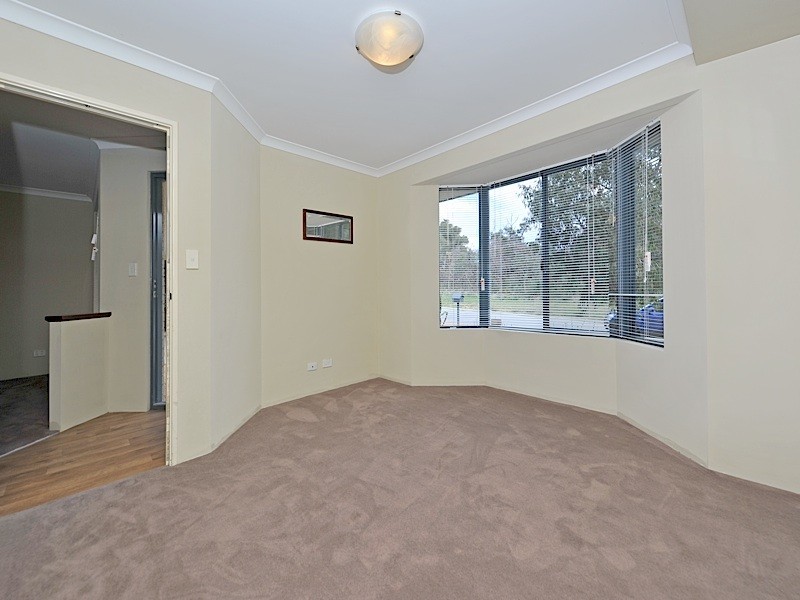8 Barcoo Close, Sinagra WA 6065