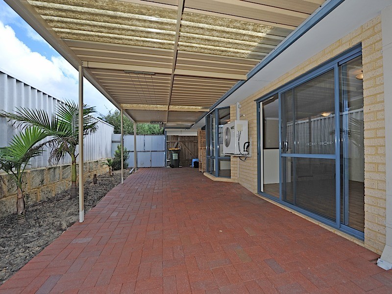 8 Barcoo Close, Sinagra WA 6065