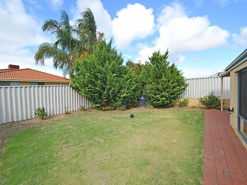 8 Barcoo Close, Sinagra WA 6065
