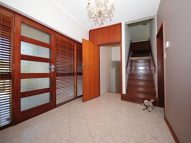 2 Kinross Crescent, Floreat WA 6014