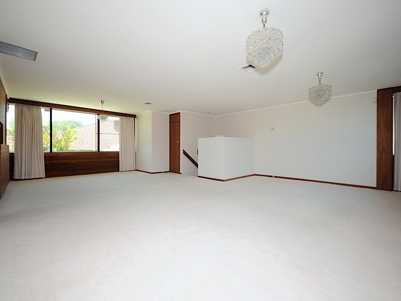 2 Kinross Crescent, Floreat WA 6014