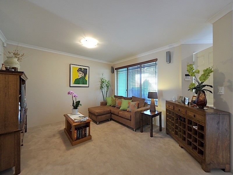 9 St Helena Way, Iluka WA 6028