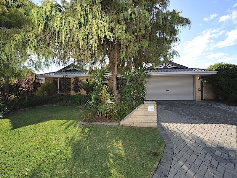 9 St Helena Way, Iluka WA 6028