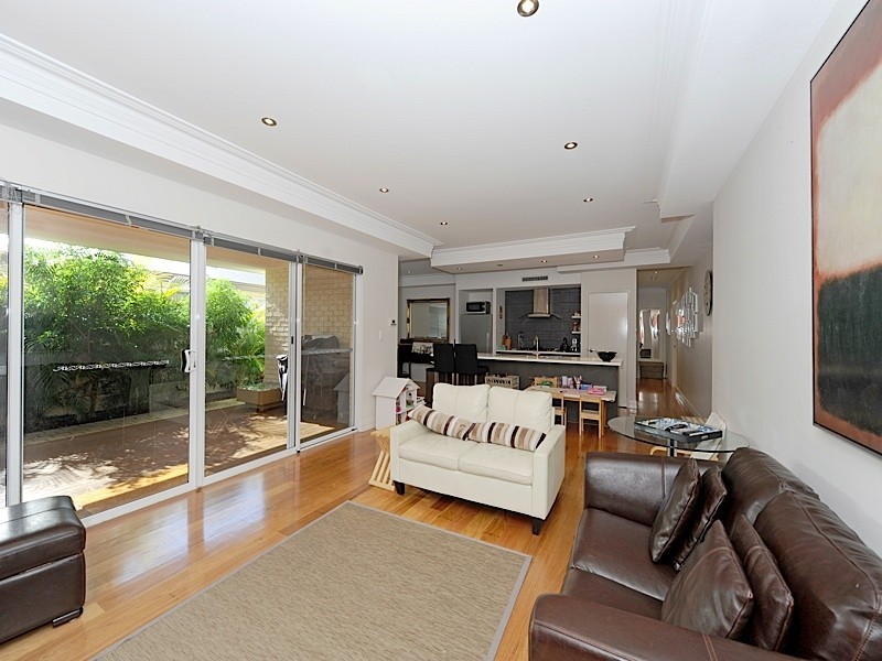 210a Holbeck Street, Doubleview WA 6018