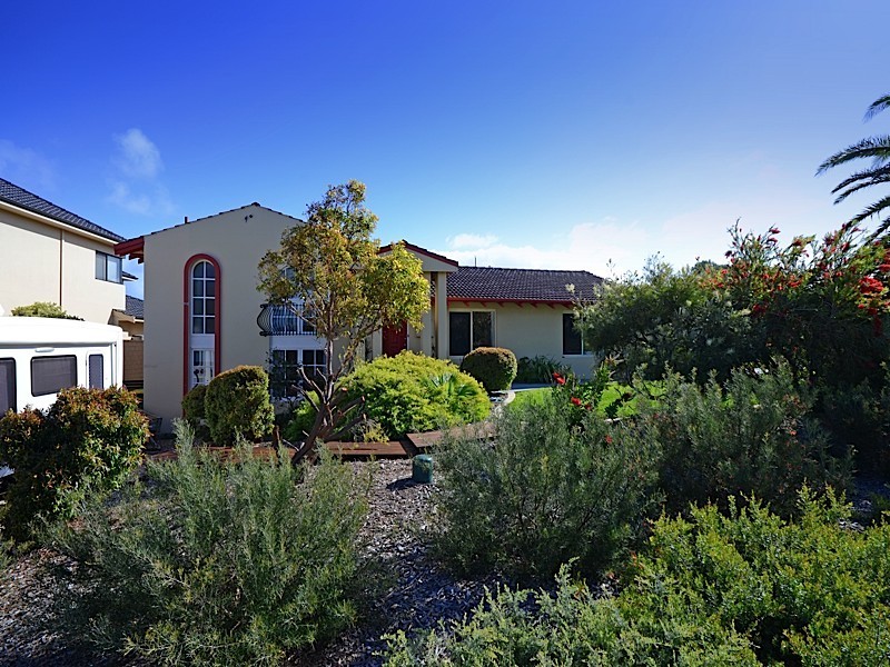 18 Catesby Street, City Beach WA 6015