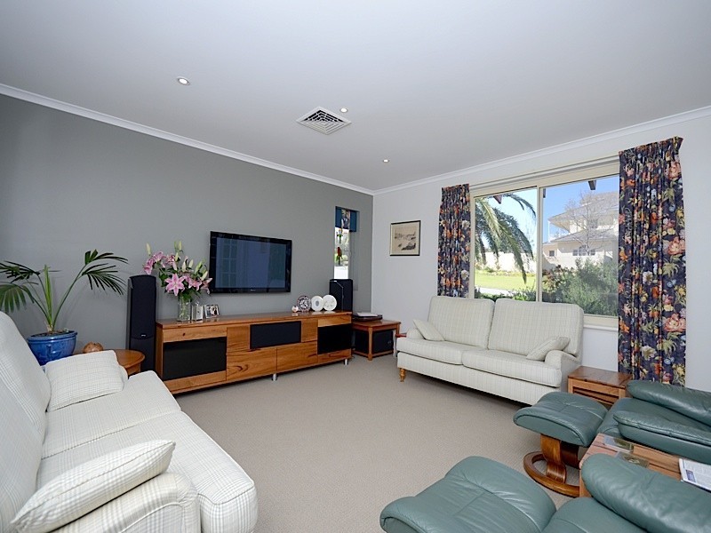 18 Catesby Street, City Beach WA 6015