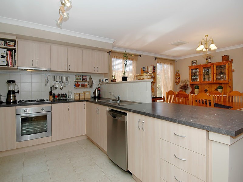 27 Honeymyrtle Turn, Stirling WA 6021