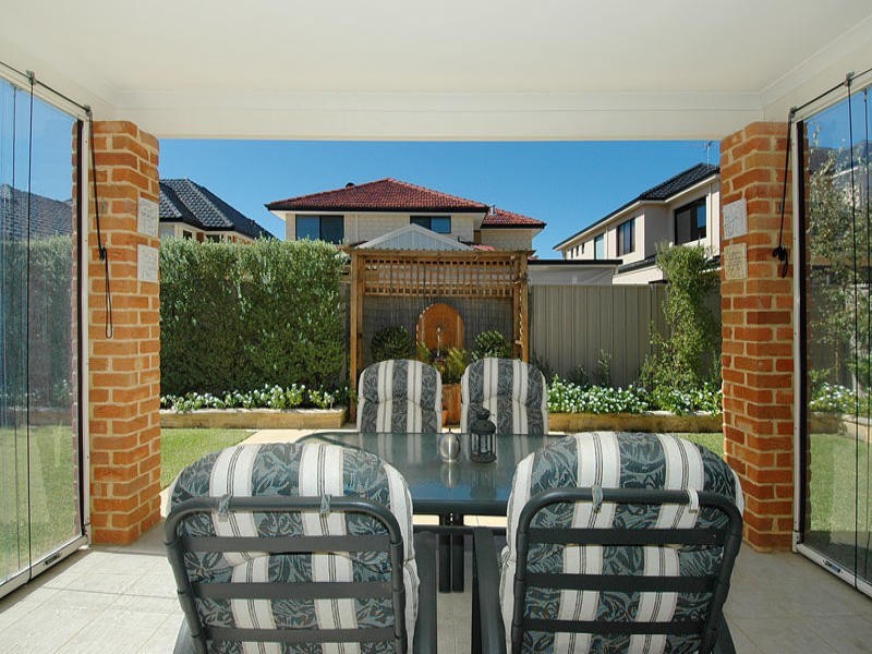 27 Honeymyrtle Turn, Stirling WA 6021