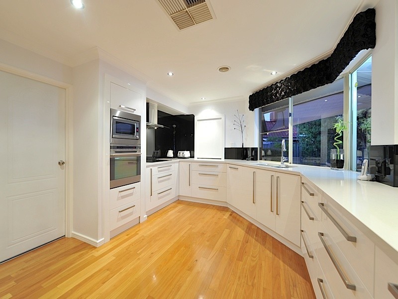 15 Reacher Place, Ocean Reef WA 6027