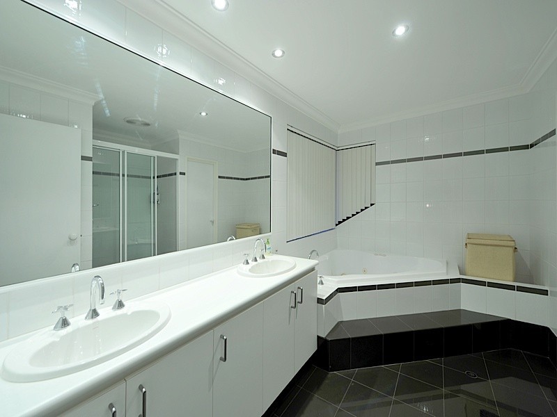 15 Reacher Place, Ocean Reef WA 6027