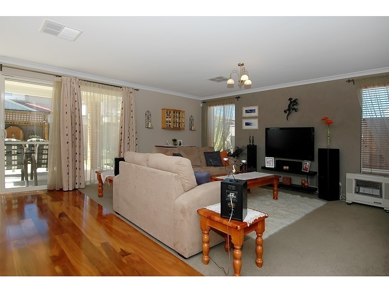 27 Honeymyrtle Turn, Stirling WA 6021