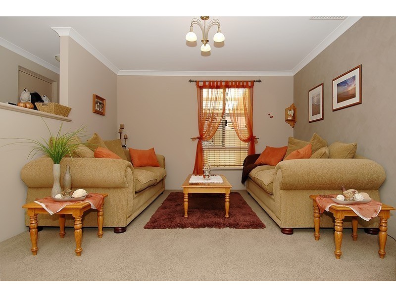 27 Honeymyrtle Turn, Stirling WA 6021