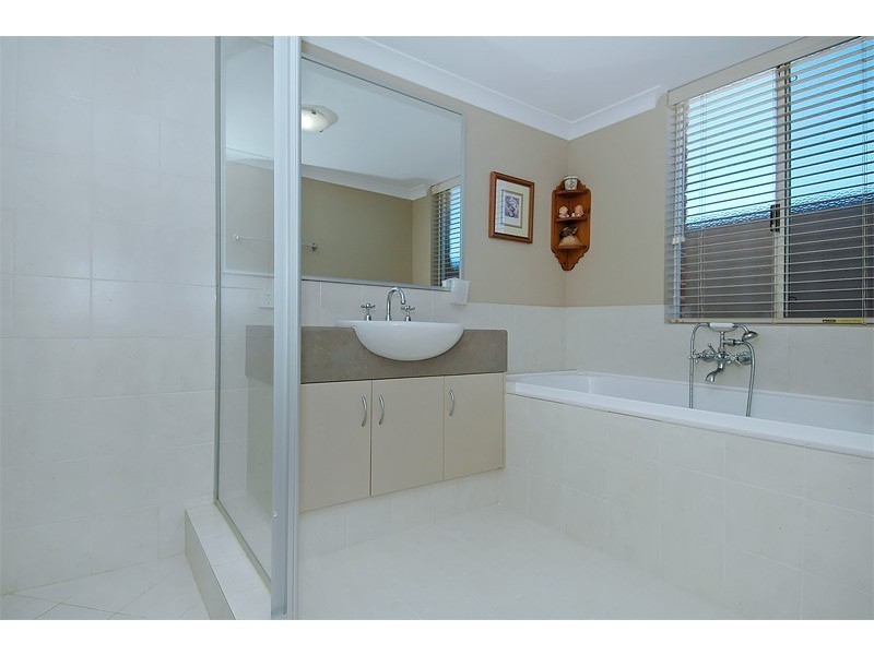 27 Honeymyrtle Turn, Stirling WA 6021