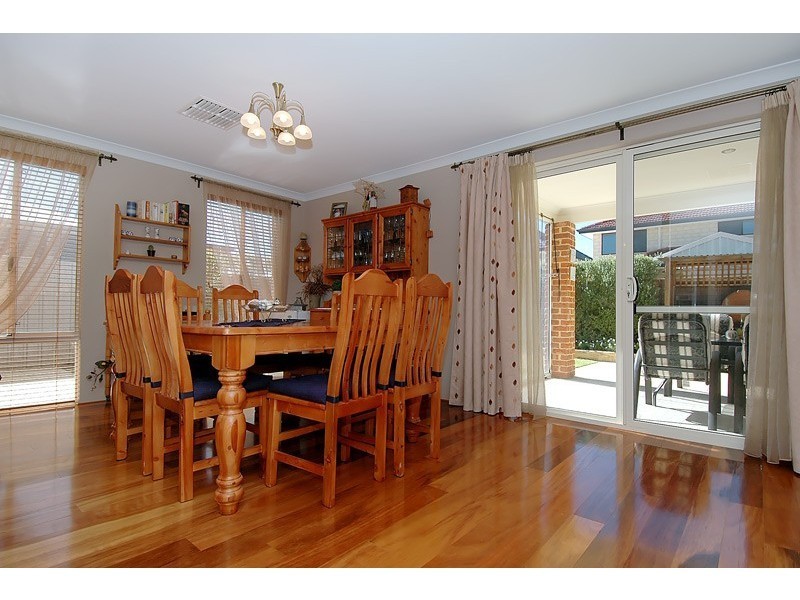 27 Honeymyrtle Turn, Stirling WA 6021