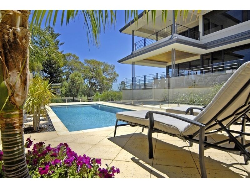 22 Lentara, City Beach WA 6015