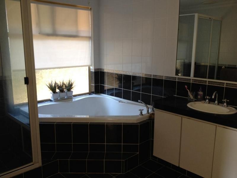 8 Harbour Town Heights, Connolly WA 6027