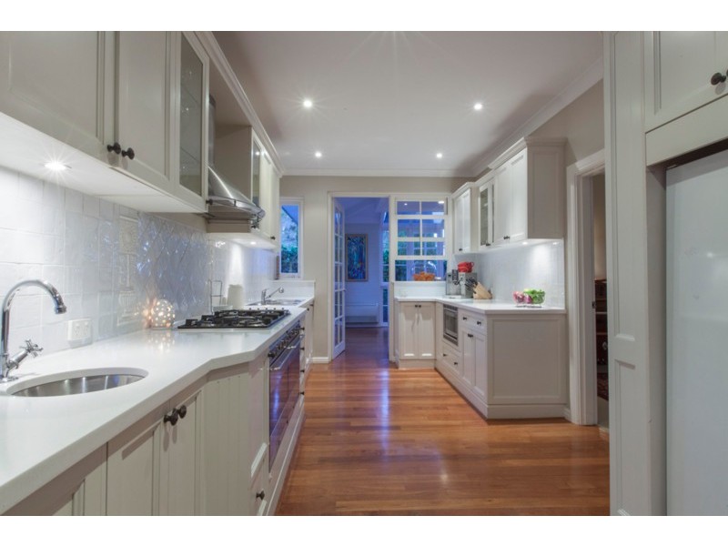 2 Hesperia Avenue, City Beach WA 6015