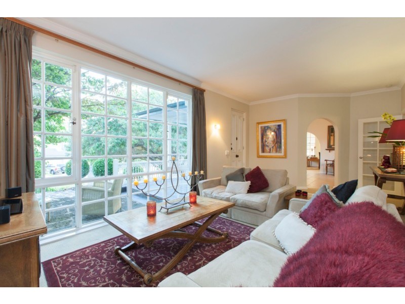 2 Hesperia Avenue, City Beach WA 6015