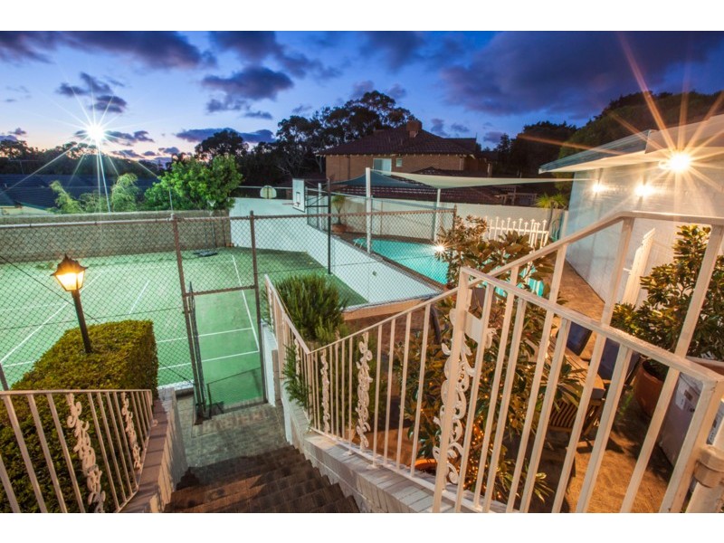 2 Hesperia Avenue, City Beach WA 6015