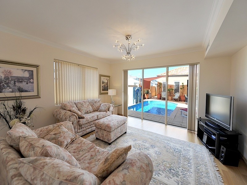 44 Whitehaven Avenue, Burns Beach WA 6028