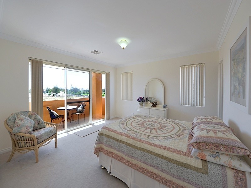 44 Whitehaven Avenue, Burns Beach WA 6028