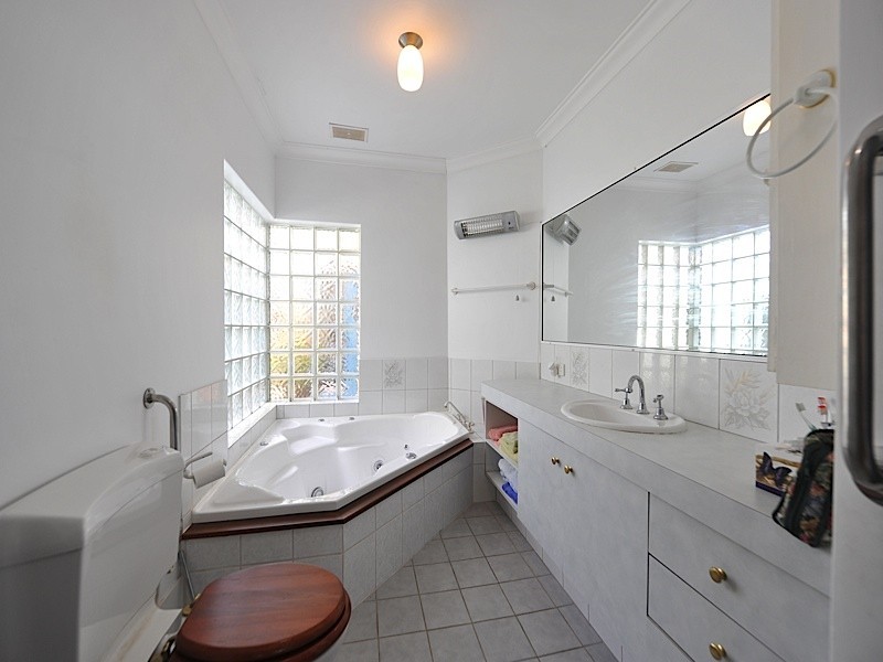 8 Ednah Street, Wembley Downs WA 6019