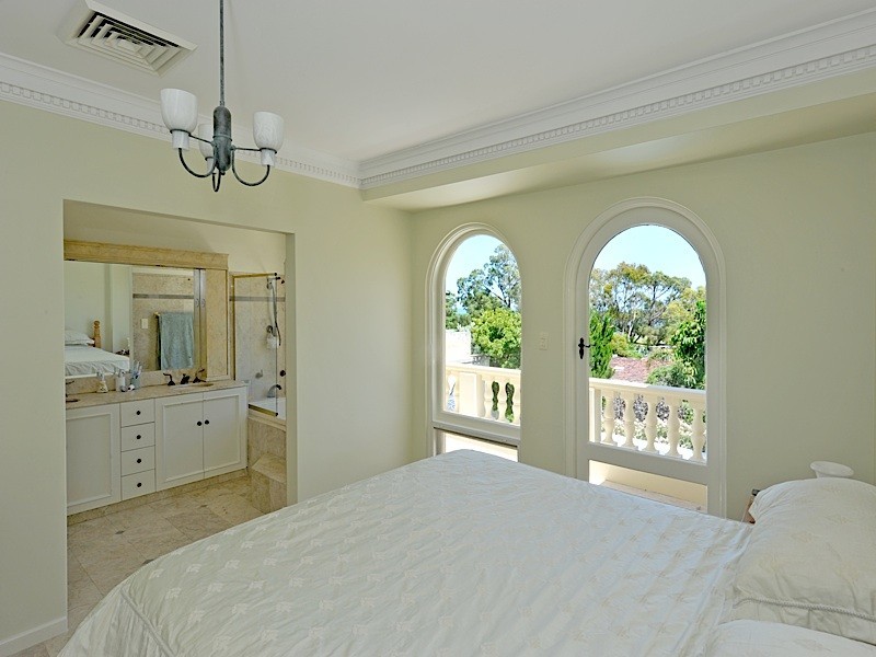 8 Takari Crescent, City Beach WA 6015