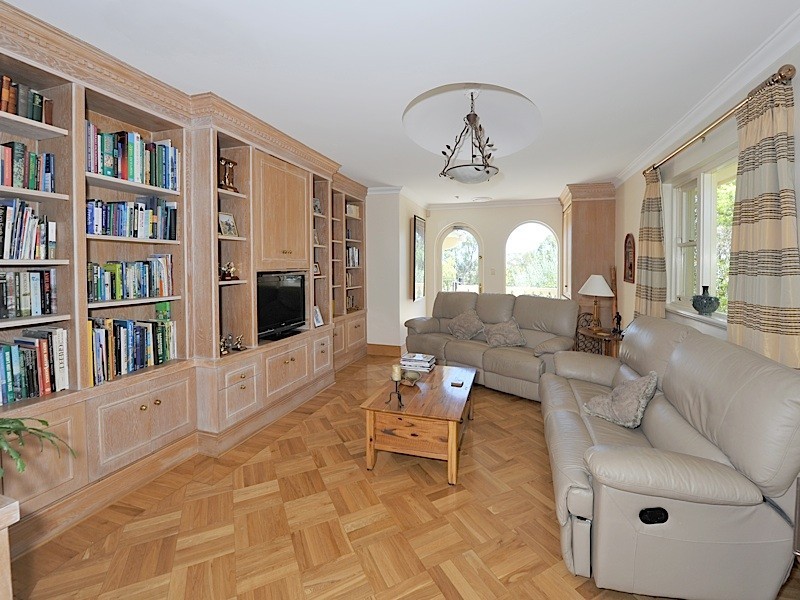 8 Takari Crescent, City Beach WA 6015