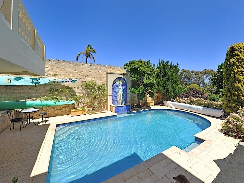 8 Takari Crescent, City Beach WA 6015