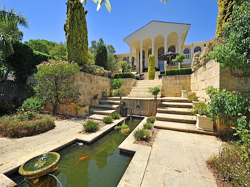 8 Takari Crescent, City Beach WA 6015