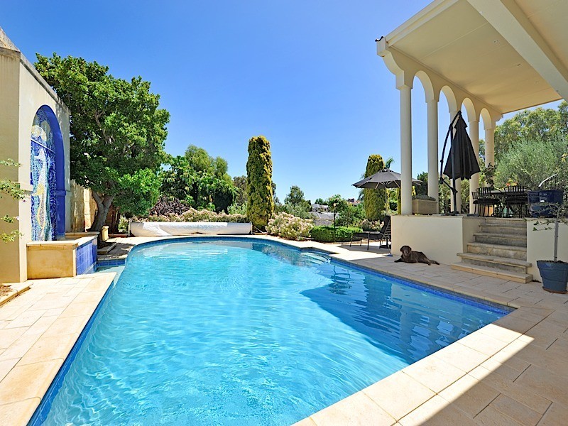 8 Takari Crescent, City Beach WA 6015