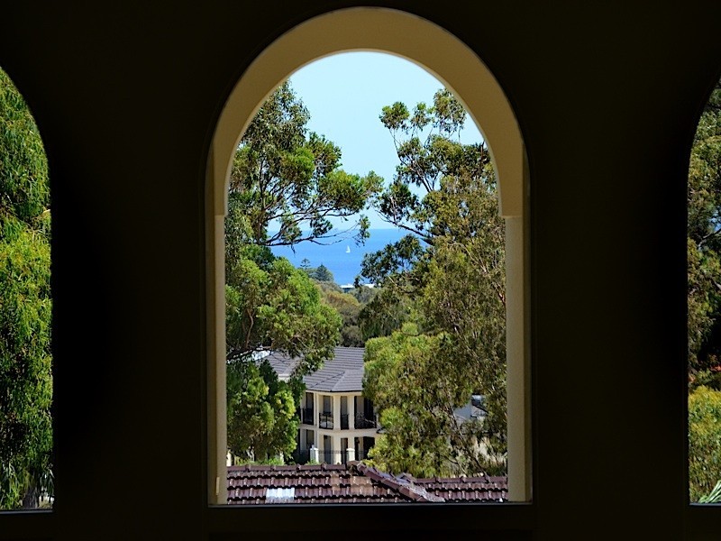 8 Takari Crescent, City Beach WA 6015