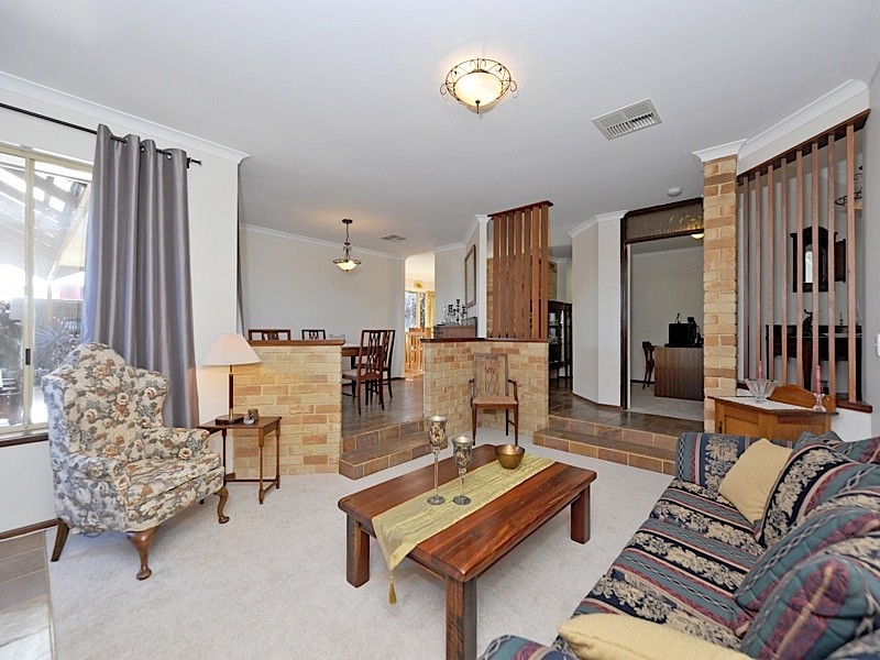 46 Castlegate Way, Woodvale WA 6026